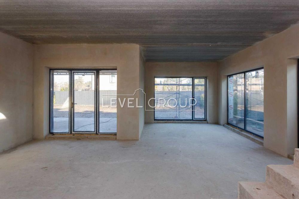 Продаж будинку у клубному містечку. Романків!