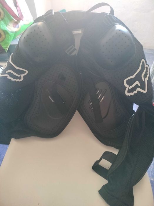 Armadura de desporto marca Fox