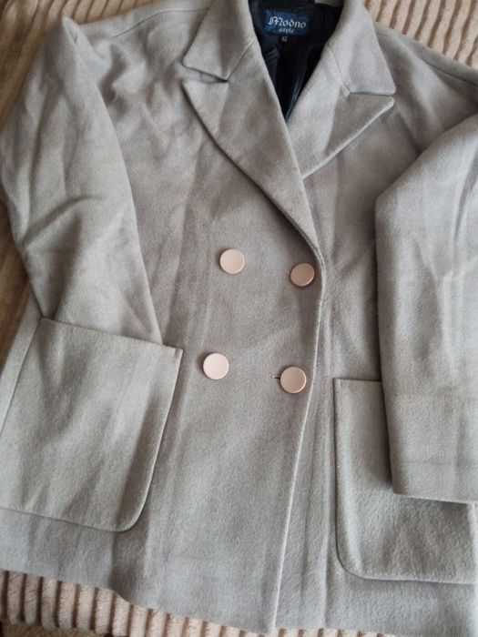 Пальто жіноче