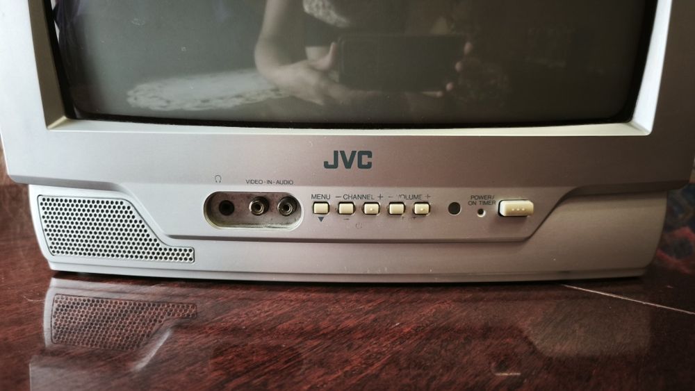 Телевізор JVC маленький