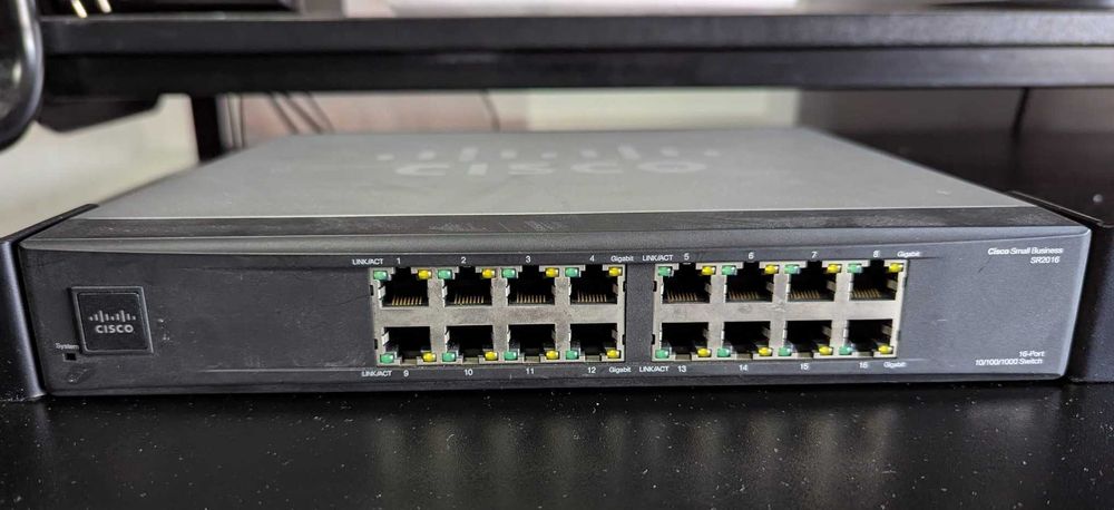 Cisco SR2016 v2.2 – 16 Portas Gigabit Switch (Usado)