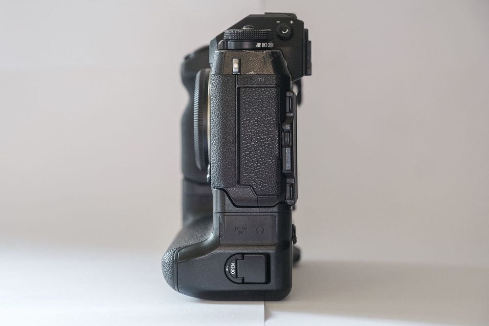 FujiFilm X-H1 + vertical Grip VPB-XH1 + 3 baterias (NP-W126s)