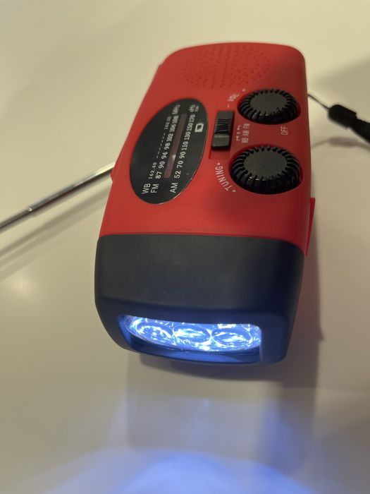 Radio de emergencia com lanterna e powerbank