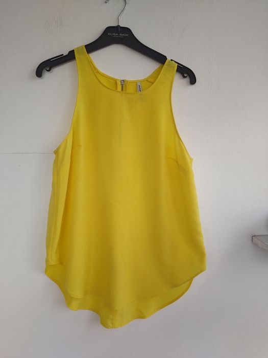 Top amarelo, elegante e fluído - Stradivarius - Tamanho M