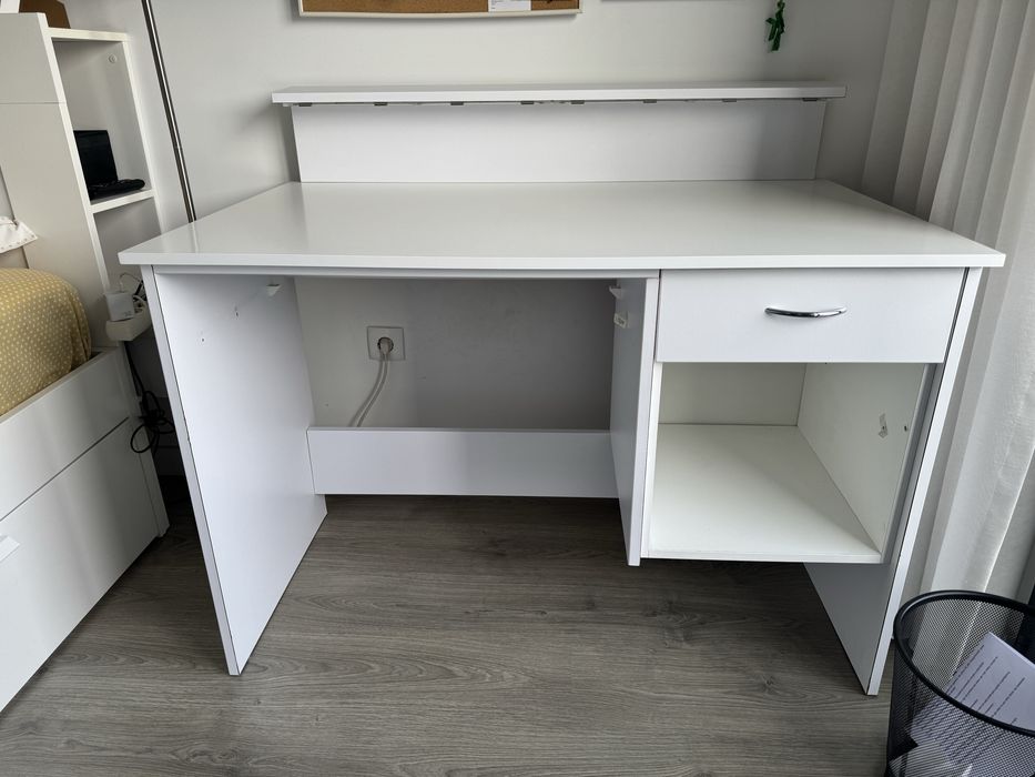 Secretaria de madeira branca