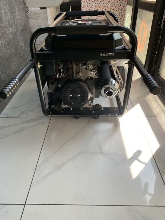 Продам генератор Днипро-М GX-50E б/у