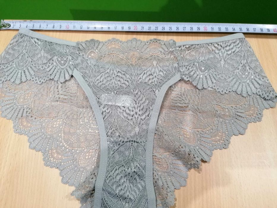 Nowe majtki damskie koronkowe, rozmiar M