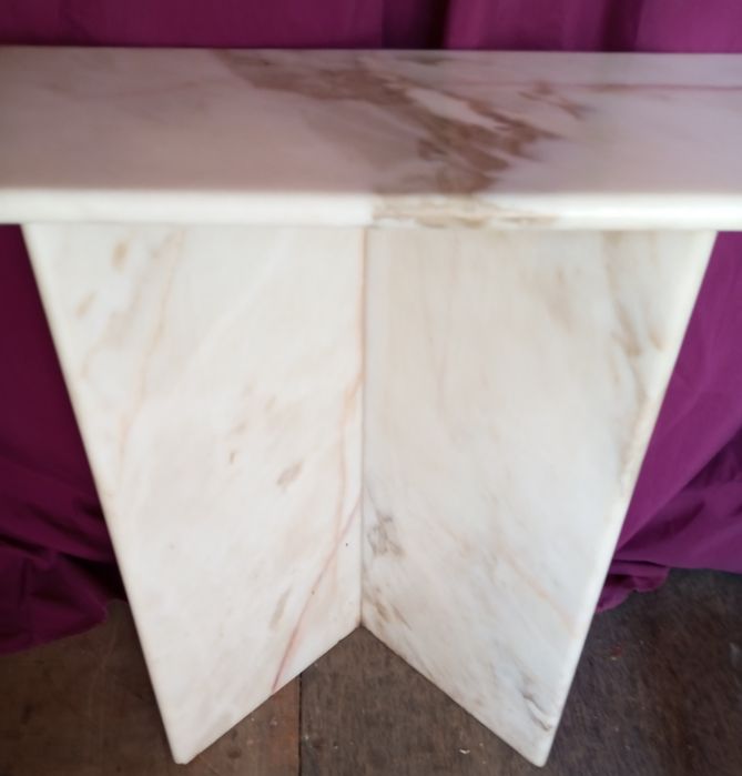 Mesa pequena de mármore