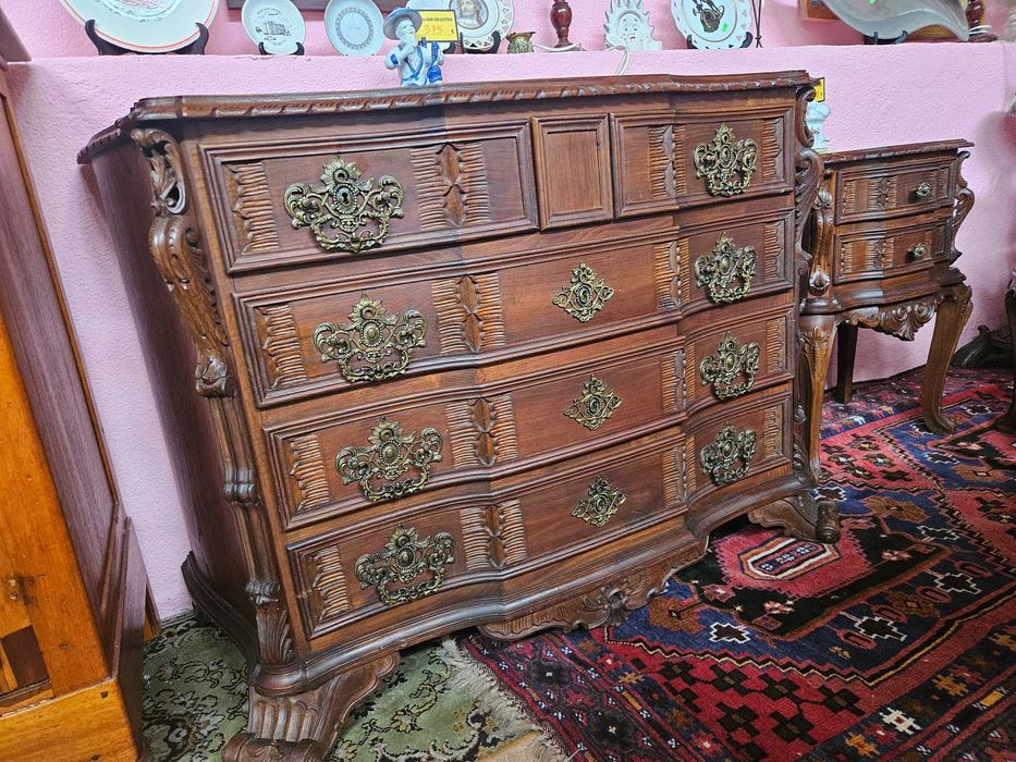 Cómoda antiga em madeira maciça - Restaurada