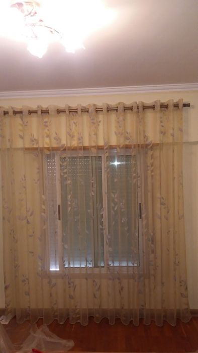 Cortinados bonitos , em bom estado