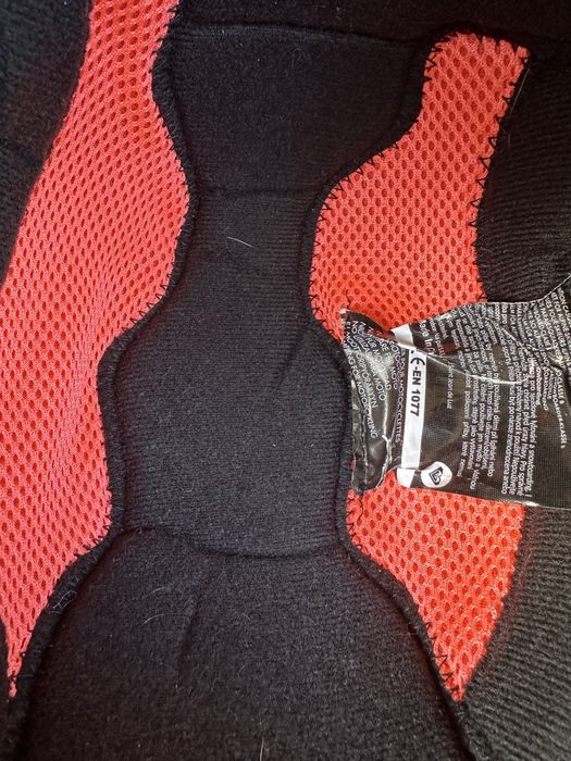 Шлем лижний для дівчинки