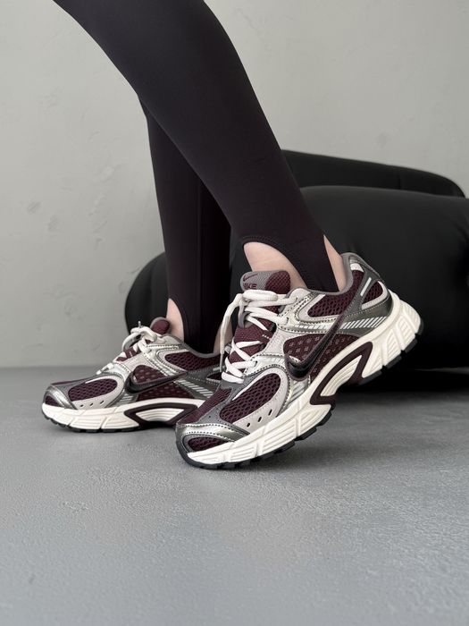 Чоловічі кросівки Nike V5 RNR бордово-сірі текстильні