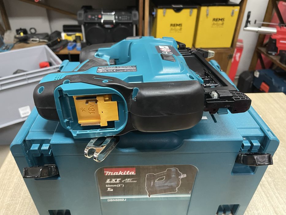 Makita DBN500 / акумуляторний фінішний нейлер Макіта