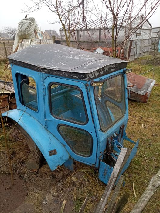 Кабіна т 40 в хорошому стані не погнута тільки самовивіз
