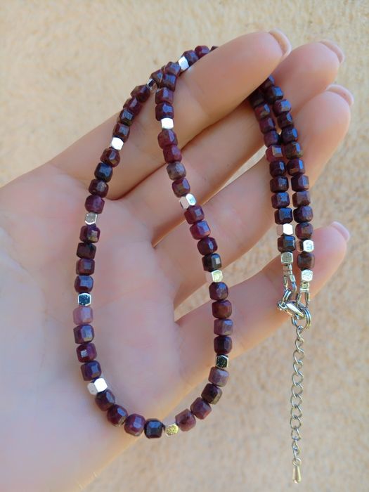 Чокер з рубіном, сапфіром, смарагдом.  Намисто з натурального каміння