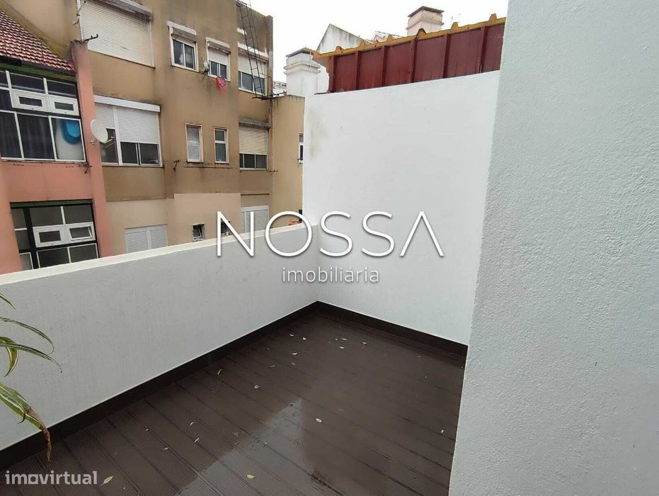 Apartamento com logradouro para Arrendar na Penha de França