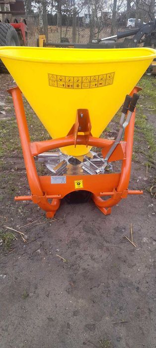 Rozsiewacz do nawozu lejek kosz 200-500l solidny tarcza kwasoodporna