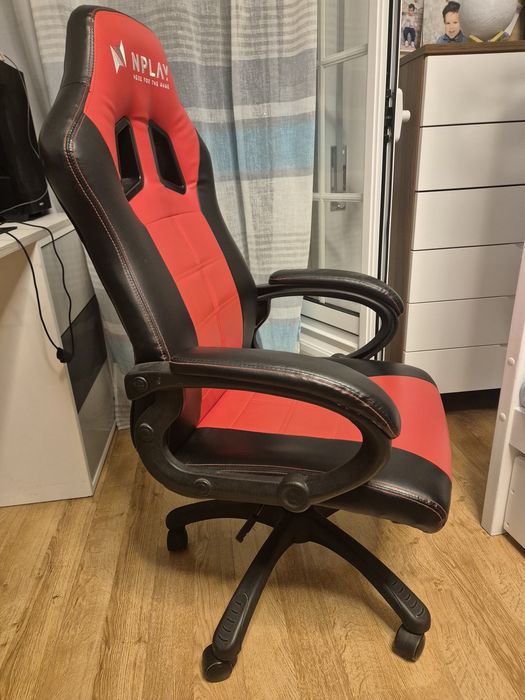 Cadeira gaming em estado como novo