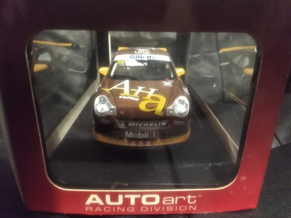 AutoArt 1:18 Porsche 911 GT3R A-Ah Asian Carrera Cup - Novo