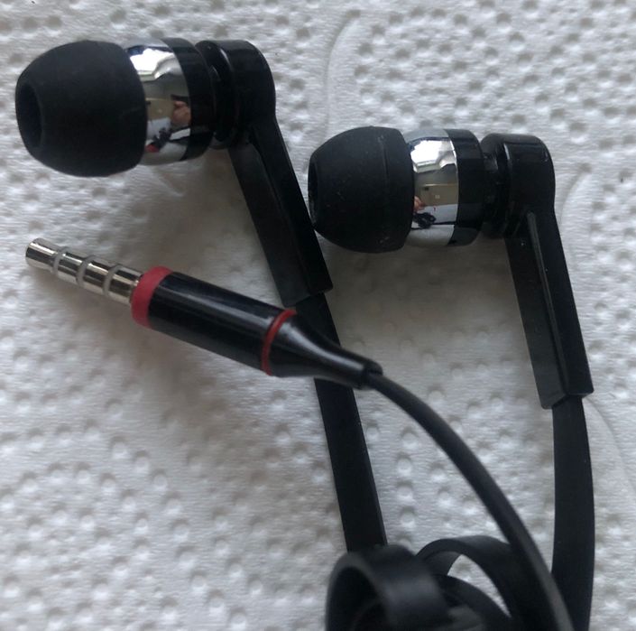 Słuchawki stereo z mikrofonem do telefonów, mp3 i innych urządzeń, Płaski kabel (JAK NOWE)