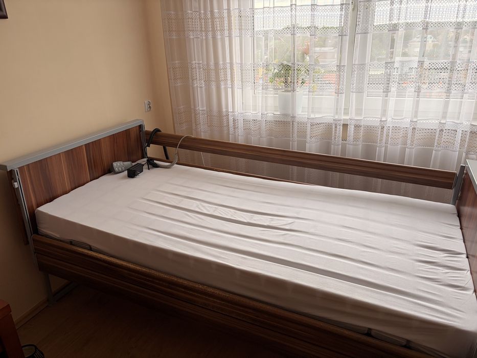 Lóżko rehabilitacyjne i materac przeciwodleżynowy