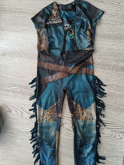 Маскарадні костюми: Кащея, кажана, відьми, пірата, Чахлика, смерті.