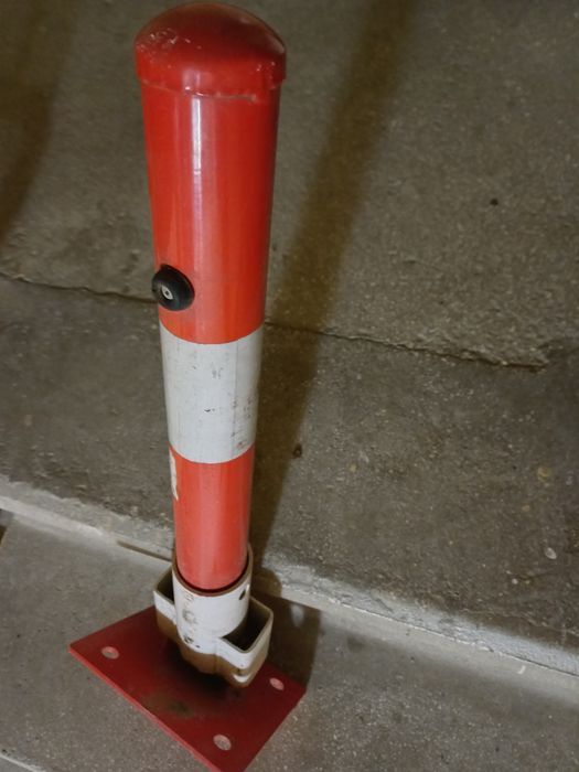 Pachołek parkingowy