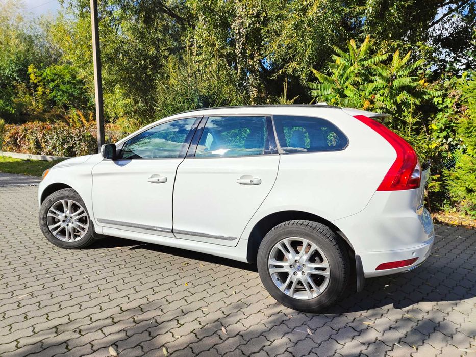 Volvo XC60 2015 2.0 FWD бензин