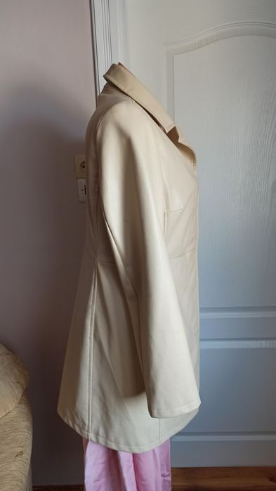 Płaszczyk beżowy