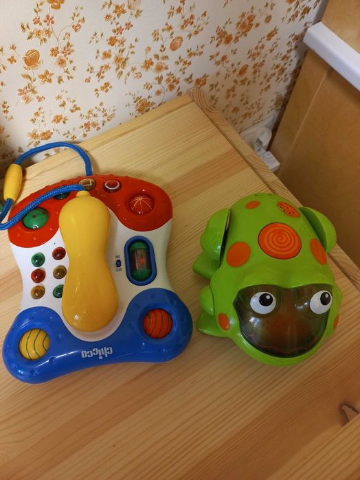 Іграшки Чіко/chicco/ жабка, телефон.