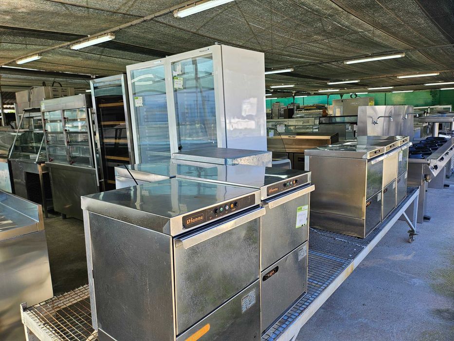 Máquinas de lavar, fritadeiras, grelhadores... Tudo para hotelaria
