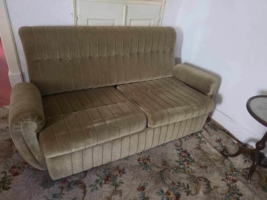 Sofá Antigo 145cm x 85cm e 2 poltronas