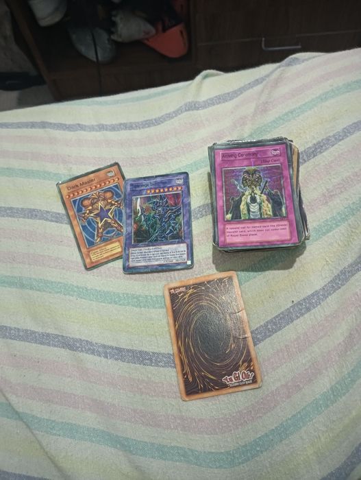 Vendo deck de Yu-Gi-Oh aceito troca