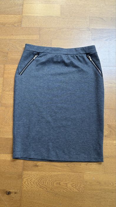 Spodnica tuba. Idealna do swetrów i marynarek