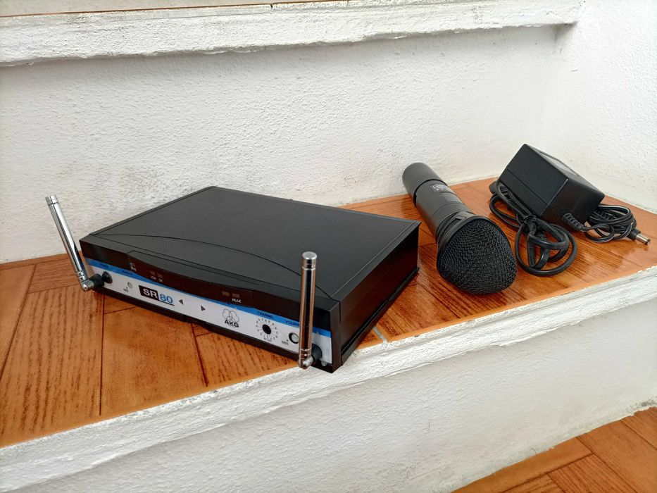 Sistema microfone sem fios com Recetor AKG SR80 + microfone AKG HT80