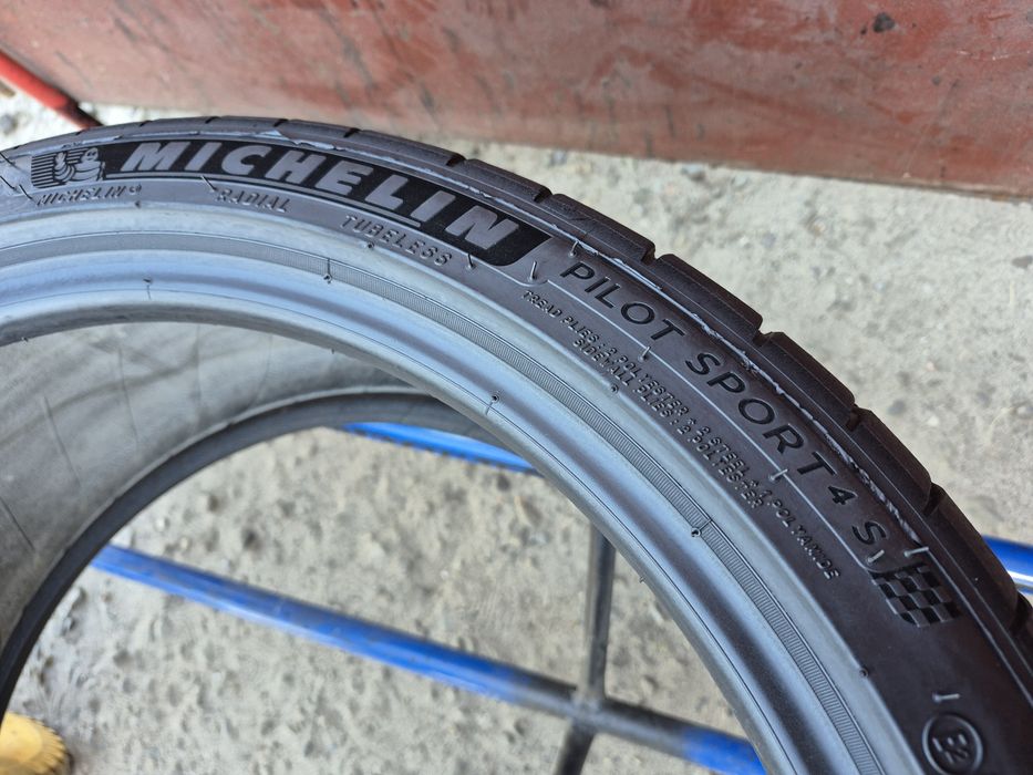 255/35/19 R19 Michelin Pilot Sport 4S літо 4шт ціна за 1 шт