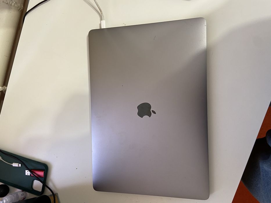 MacBook Pro 15” 2017 / i7 / 16GB / Retina / Touch ID
