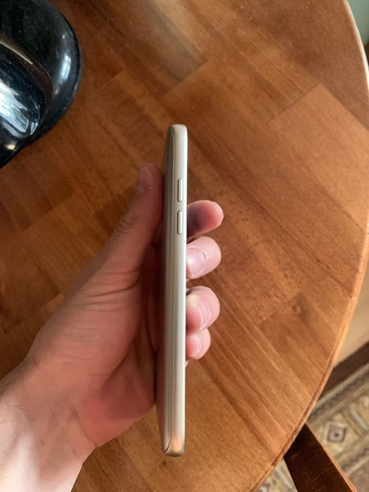 Сенсорний телефон Samsung j2 16gb в хорошому стан