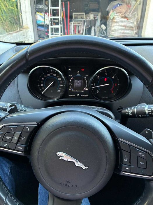 Jaguar F-Pace 2.0D 180HP PURE AUTO