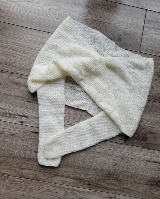 Etola kremowa bolerko z rękawkami