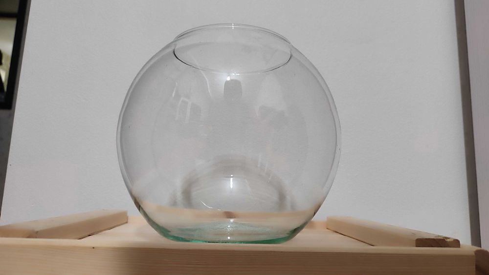 Wazon w kształcie kuli. Wazon kula.