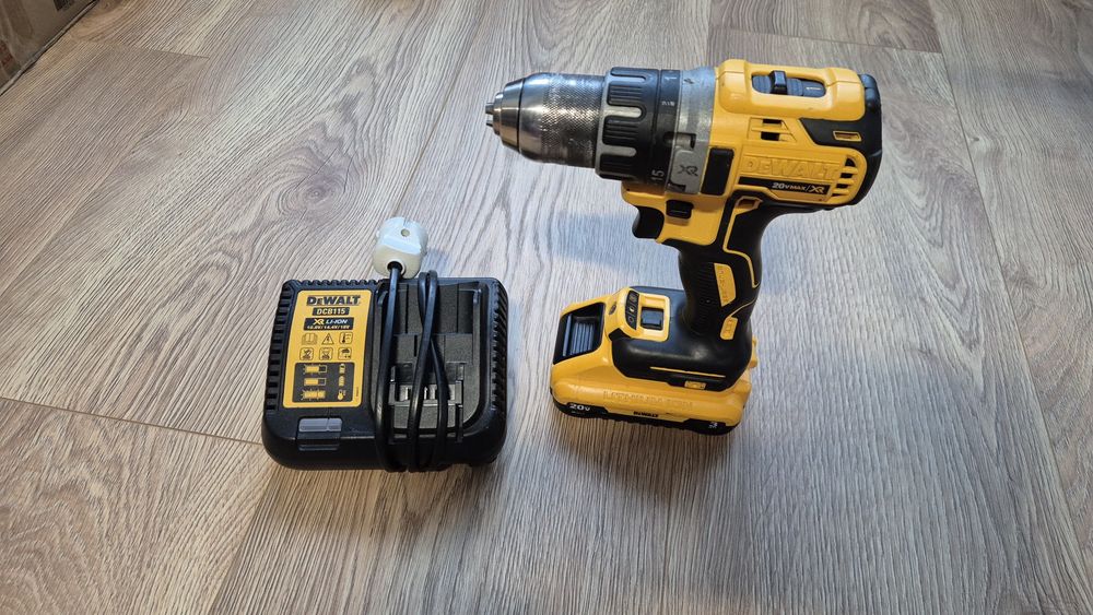 Шуруповерт Dewalt DCD791 в  комплекті з АКБ і зарядним