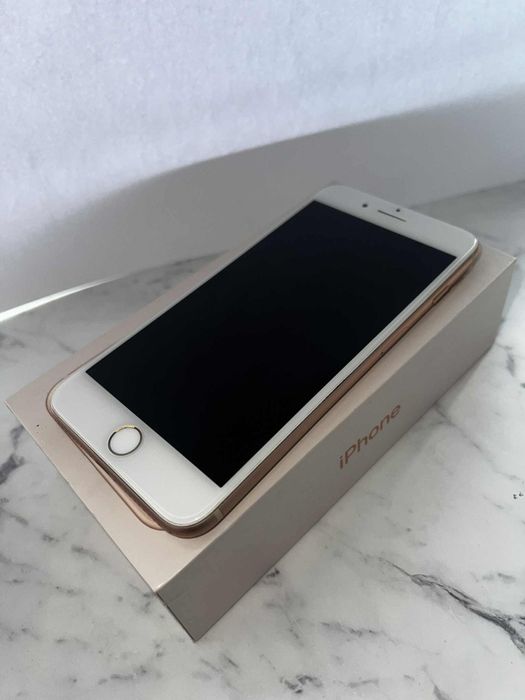 iPhone 8 Plus  telefon