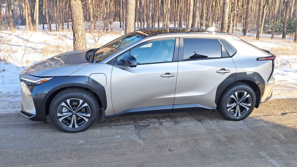 Продам Toyota BZ4X