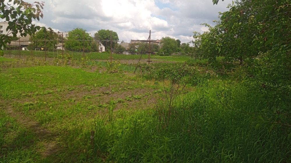 Продаётся под полдома с приусадебным хозяйством