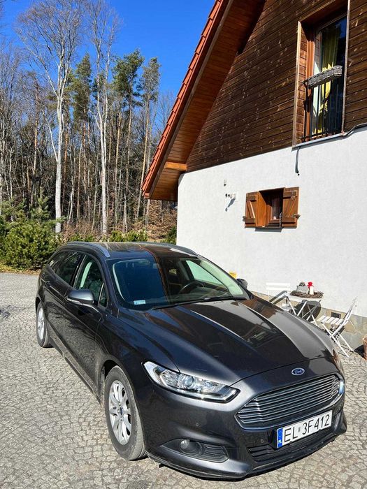 samochód ford mondeo