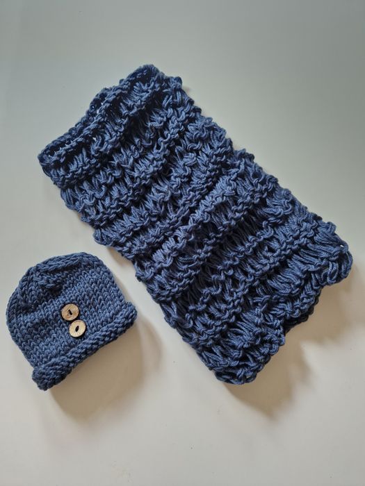 Conjunto gorro e manta azul para bebé