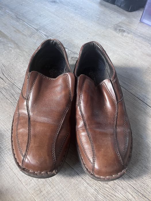 Sapato castanho de homem