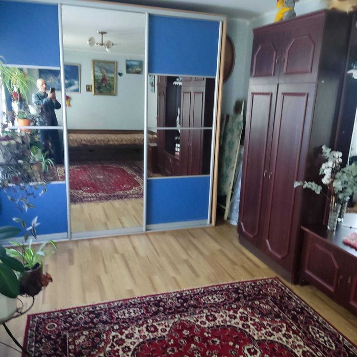 Здається кімната для дівчини- хлопця  центр
