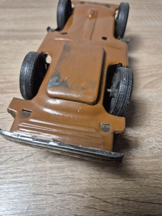 Blaszana zabawka, stare autko,  model Jeepa, lata 70